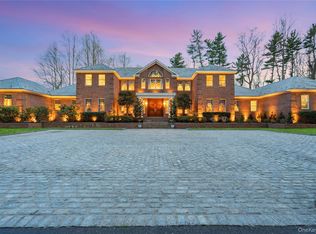 2 Factory Pond Rd, Locust Valley, NY 11560