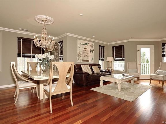 3rd image of 23 Harbor Pointe Dr