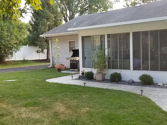 3rd image of 9938 N Garden Ln