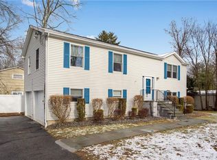 14 County Line Dr, Mahopac, NY 10541
