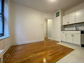 Rented by Hillel Realty Group