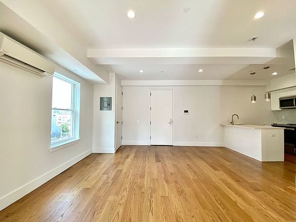 3rd image of 59 Montrose Ave #3F