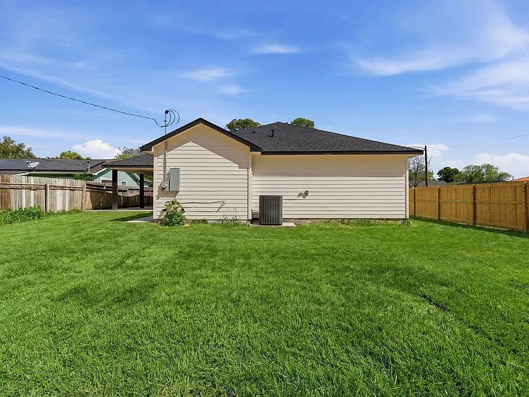 7040 Kinney St — Photo 44