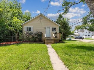 1159 Lakeview St, Waterford, MI 48328