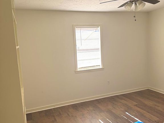 5th image of 410 Oneida Ave