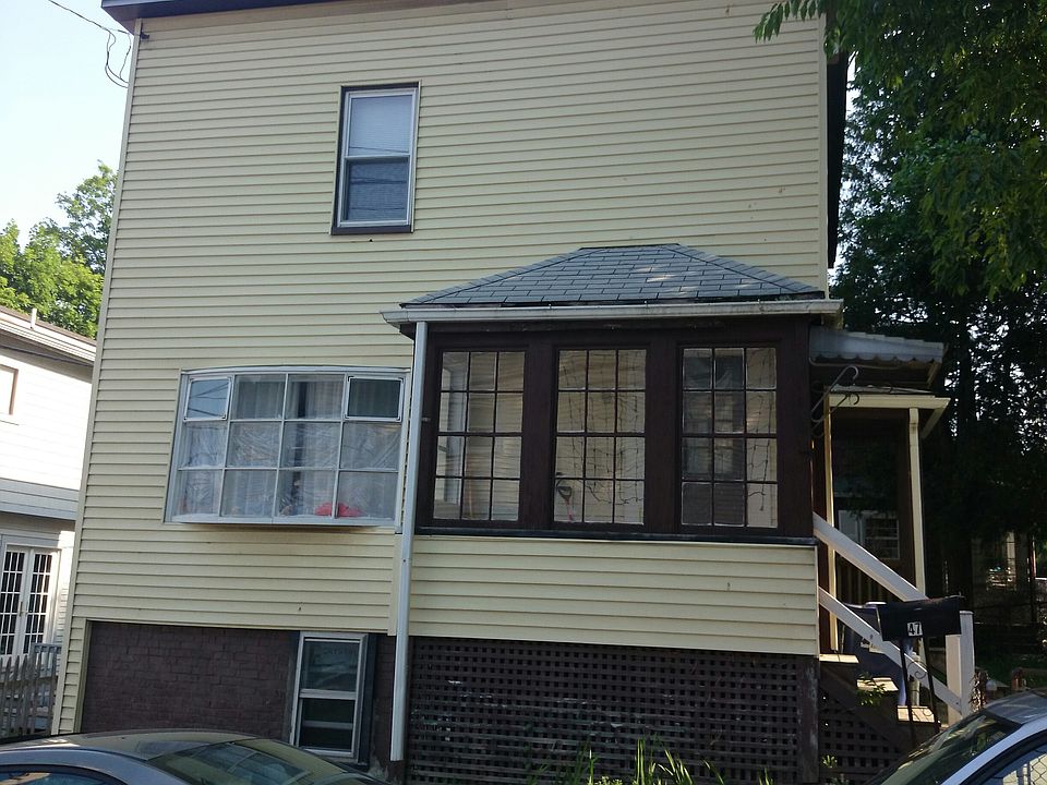2nd image of 47 Mount Vernon St