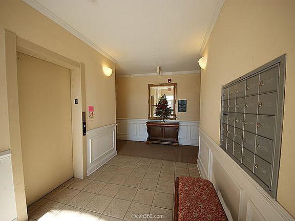4th image of 1555 Cambridge Lakes Dr