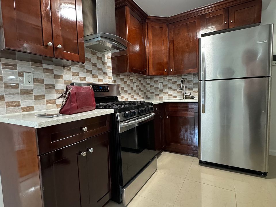 1st image of 71-74 Parsons Blvd #3