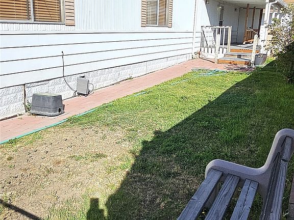 3rd image of 118 Gladiola Street N