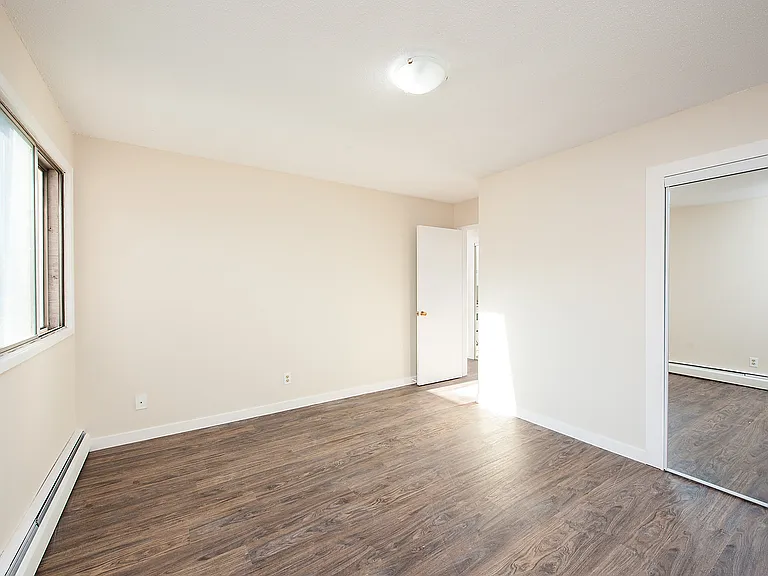 10320 122nd St NW — Photo 3