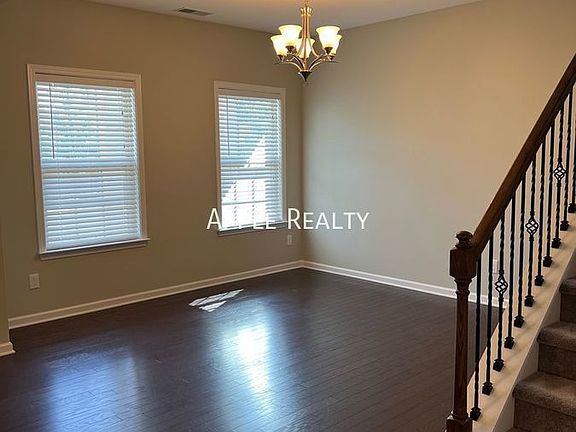 4th image of 105 Foxborough Ln