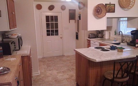 4th image of 215 Woodberry Ln