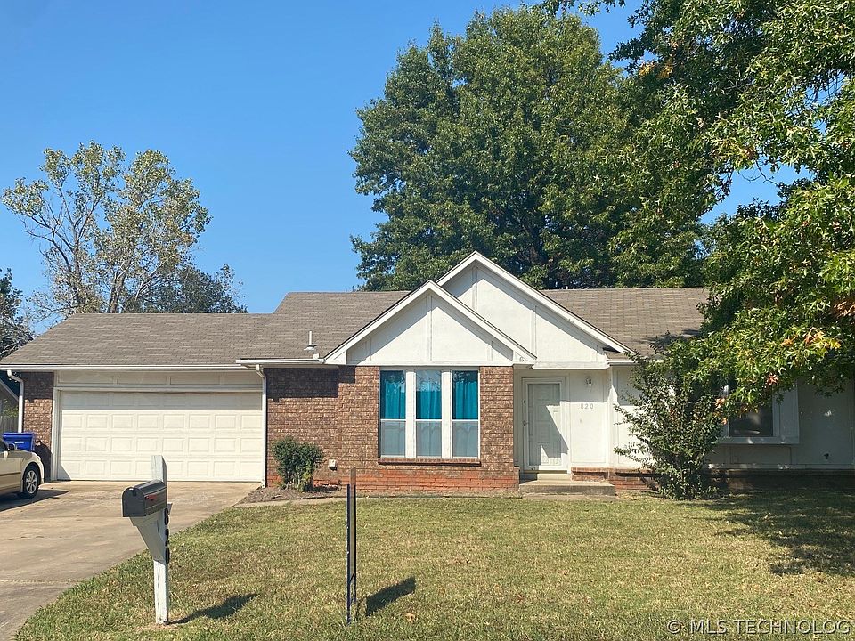 2nd image of 820 W Waco Pl
