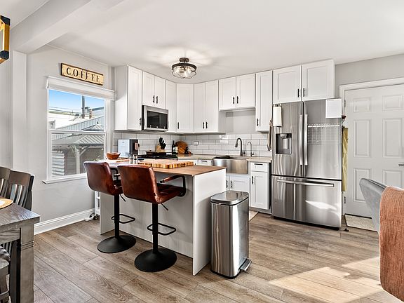 Full Kitchen with plenty of storage