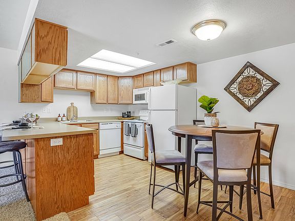 Kitchen with Breakfast Bar