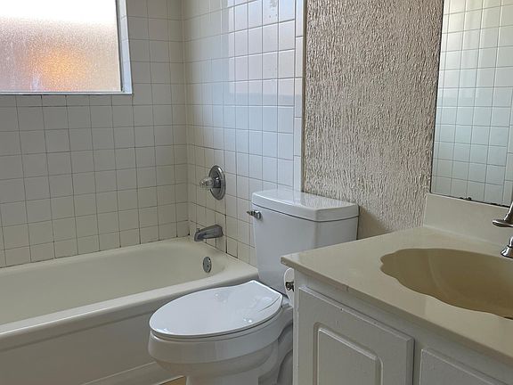 3rd image of 3006 E Glen Dr