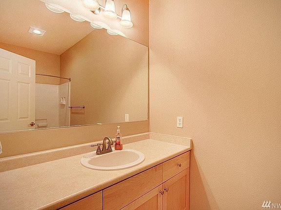 2nd image of 25025 SE Klahanie Blvd APT E202