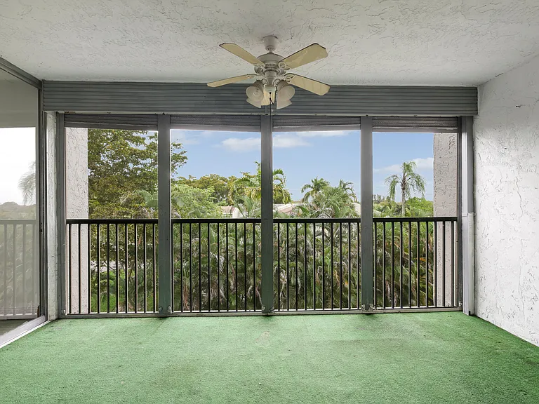 3940 Inverrary Blvd #404-A — Photo 8