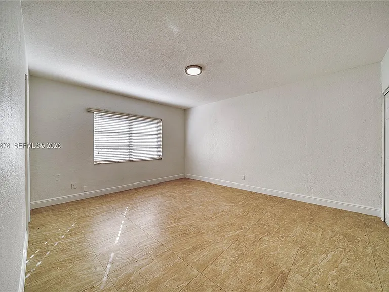 4136 SW 14th St — Photo 17