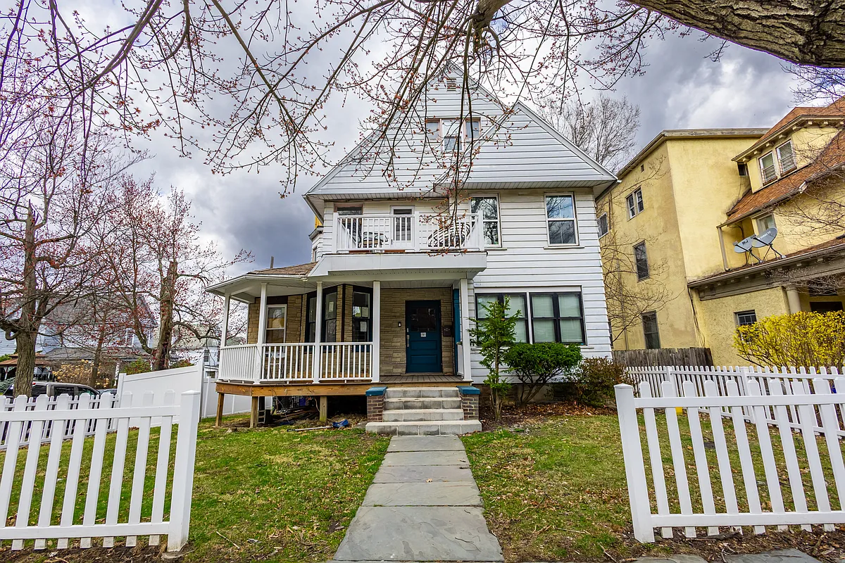 Building Photo - 601 Clay Ave #1