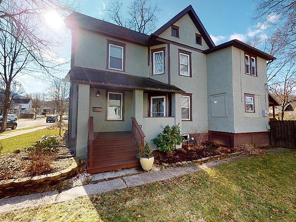 2nd image of 440 Curtin St