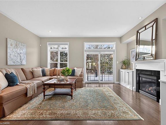 3rd image of 27 Black Walnut Cres