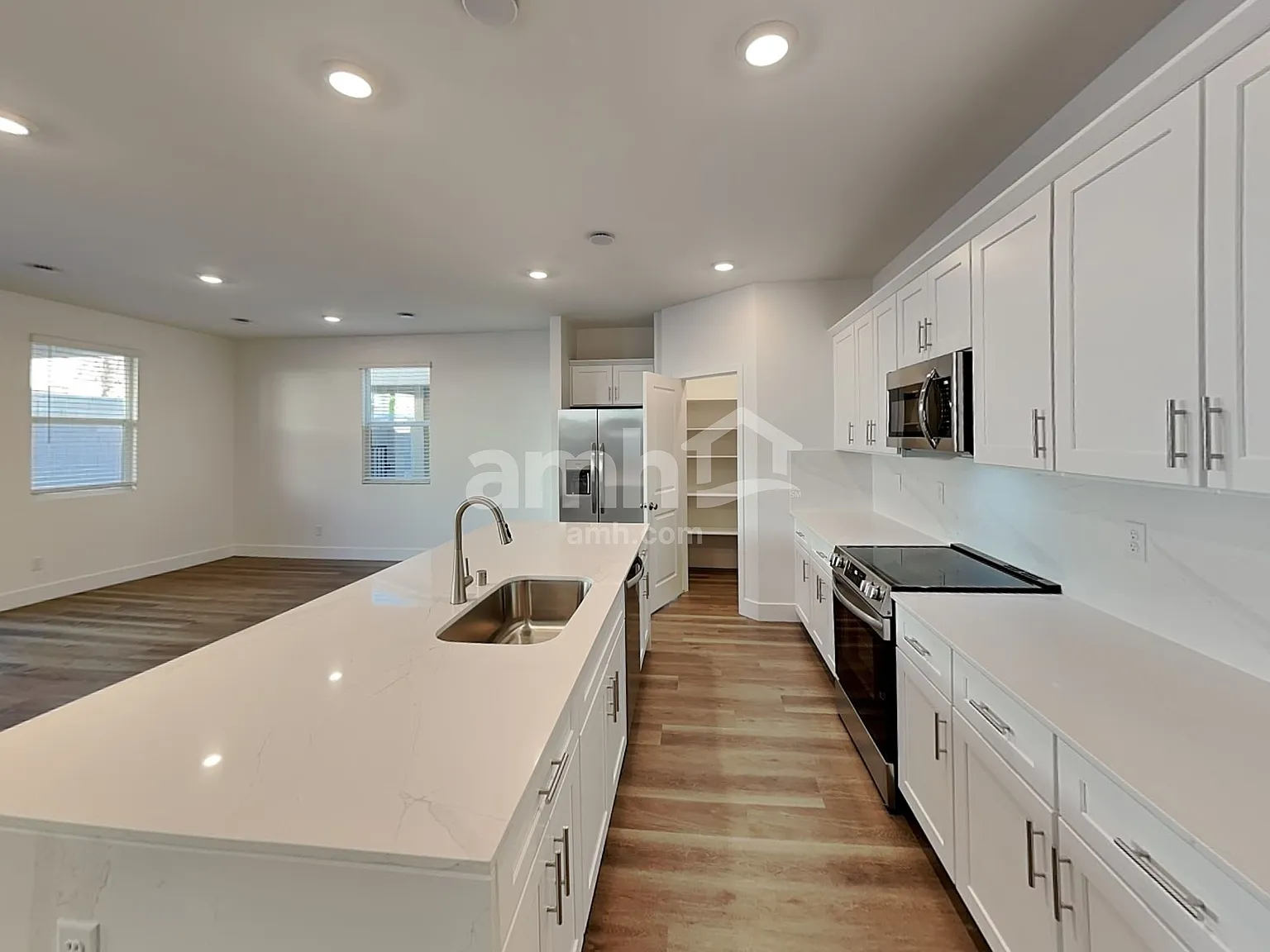 5 bed, 3.0 bath, 2395 sqft, $2,750 — Photo 4