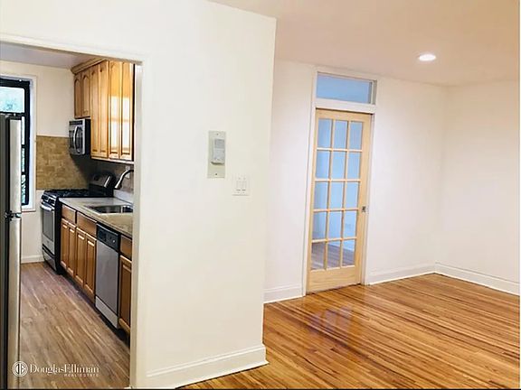 3rd image of 400 Rugby Rd APT 4C