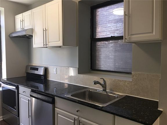 3rd image of 422 Saint Nicholas Ave APT 3S