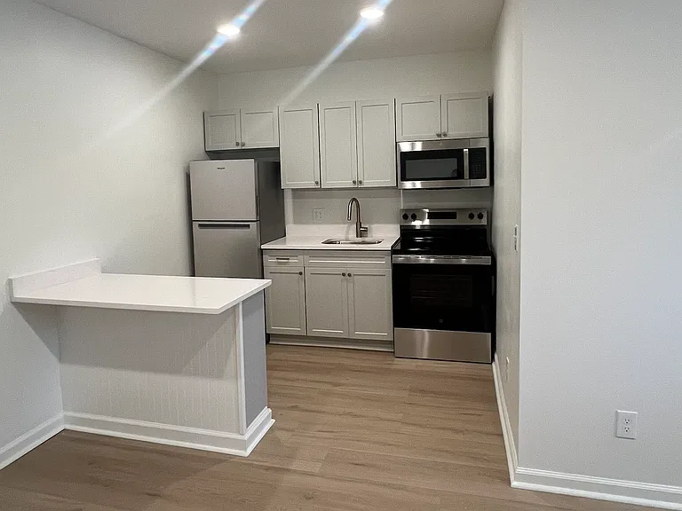 711 Fairfield Ave #101 — Photo 1