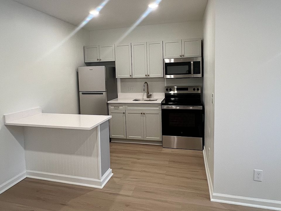 1st image of 711 Fairfield Ave #101