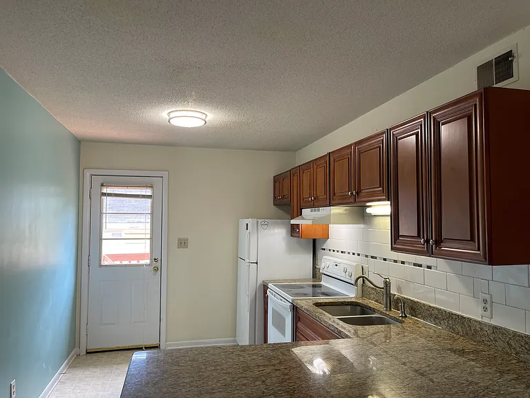 1009 Carlton Ave #B — Photo 3