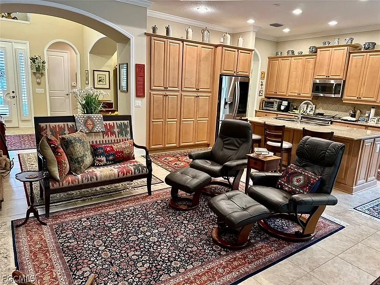 9061 Isla Bella Cir — Photo 3