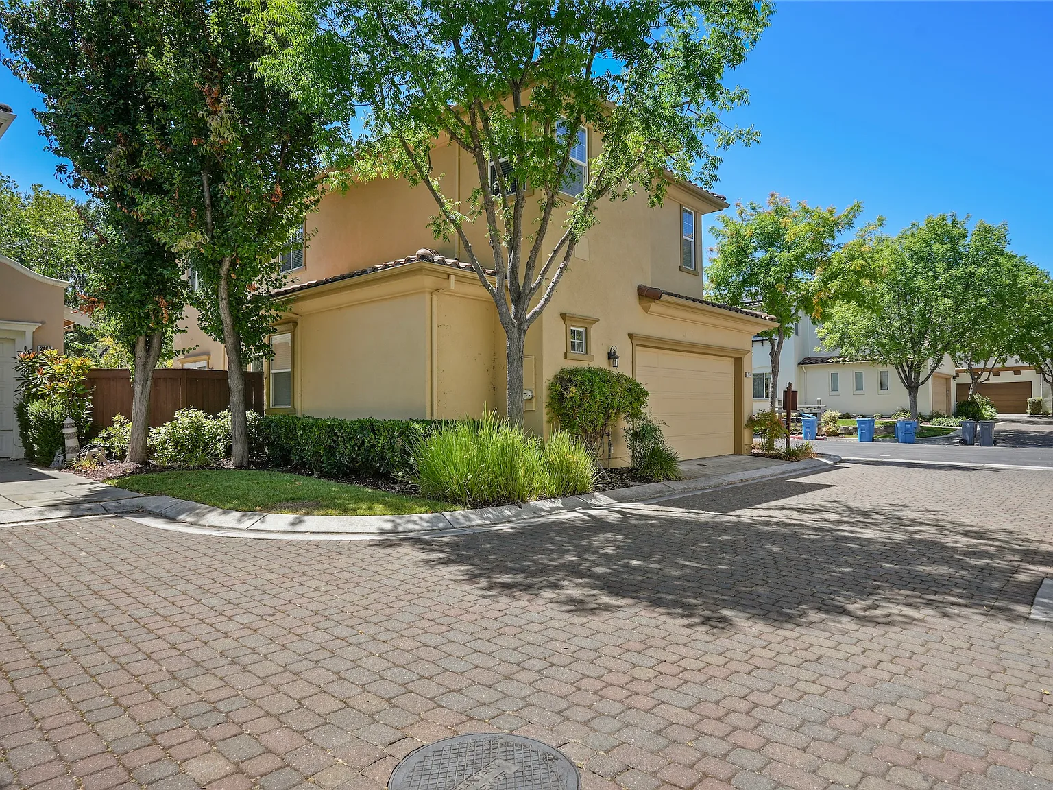Luxury Living - 4 Bedroom Home with Loft & Resort-Style Amenities! — Photo 3