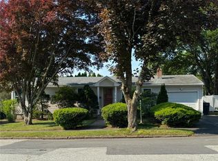 20 Wild Berry Dr, Cranston, RI 02920