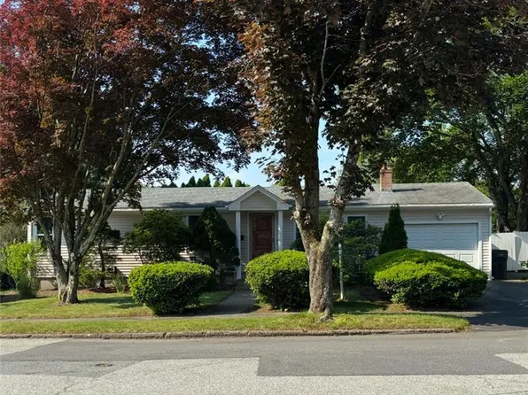 20 Wild Berry Dr, Cranston, RI 02920