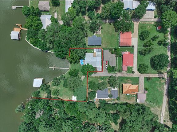 2nd image of 150 N Lakeway Cir
