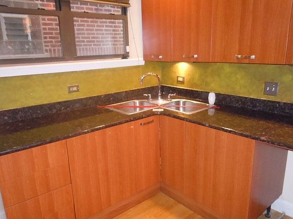 4th image of 1629 W Sherwin Ave #1