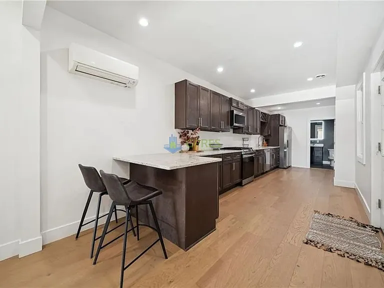 1308 Goettman St — Photo 11