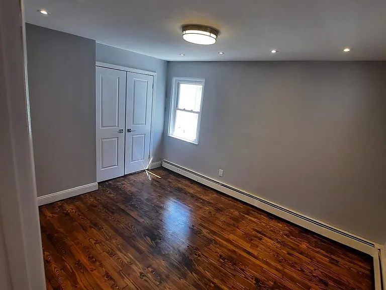 254 E Broadway #3 — Photo 6