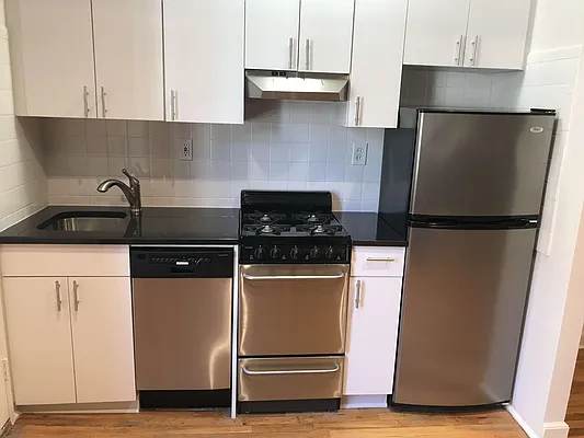 Rented by Metropolis Real Estate of Manhattan | media 8