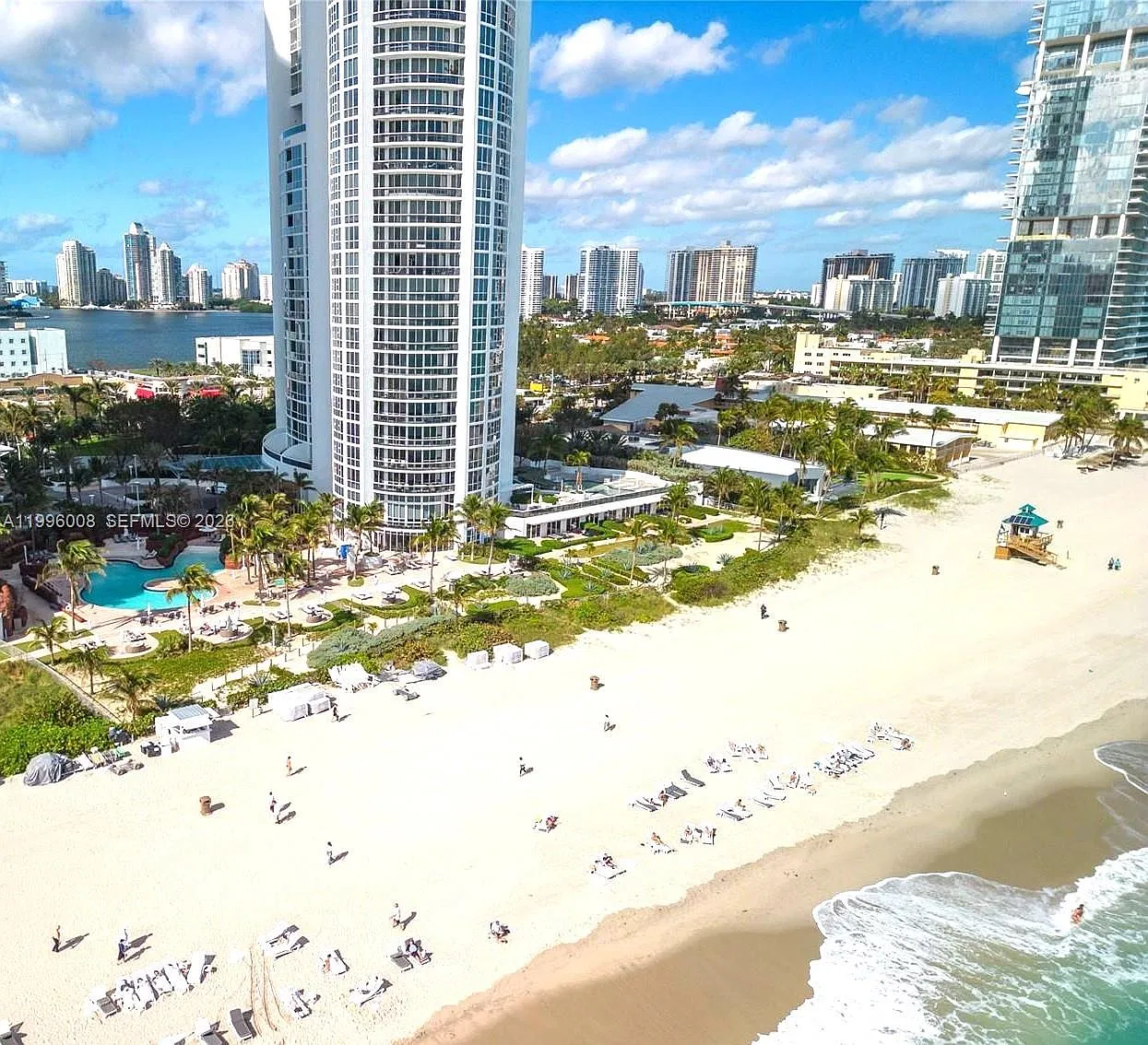 Trump Royale Condo — Photo 2