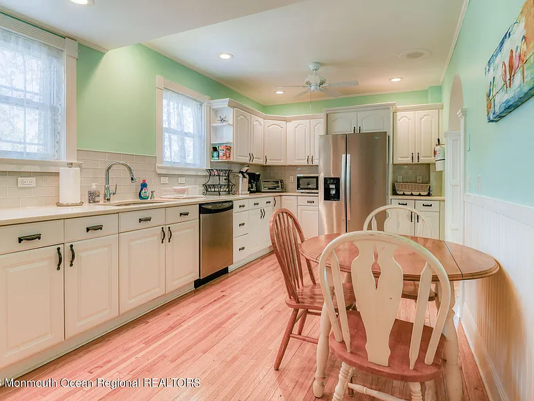18 Abbott Ave #MAIN HOUSE — Photo 33