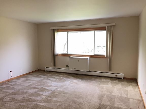 4th image of 1003 Argyle St APT 7A