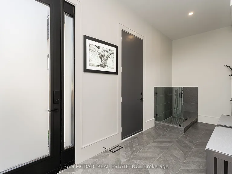 1019 Strathy Ave — Photo 15