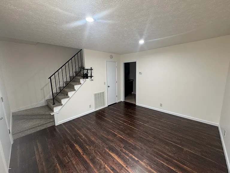 612 Ashmont Ct — Photo 10