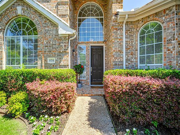 3rd image of 608 Pedmore Dr