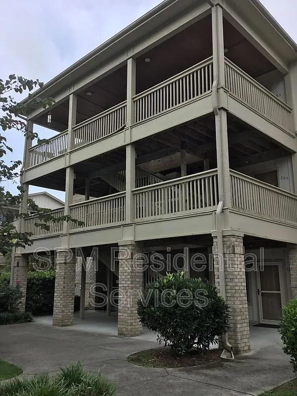 2 bed, 2.0 bath, 895 sqft, $1,595 — Photo 2