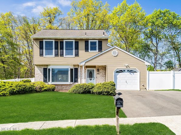 45 Pinyon Street, Howell, NJ 07731