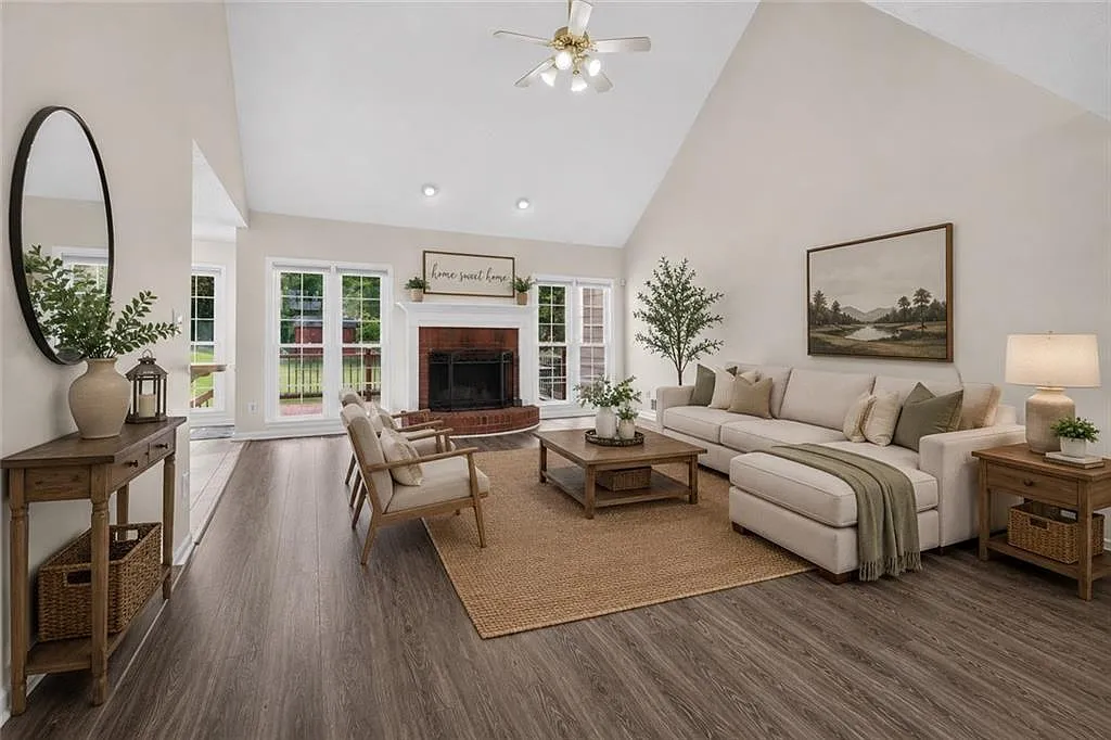 3 bed, 2.0 bath, 1976 sqft, $2,500 — Photo 4